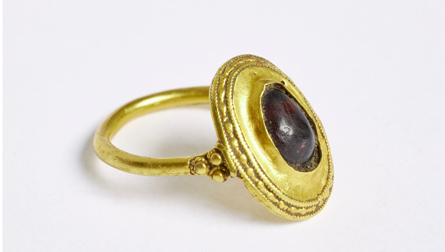 Zeldzame gouden ring ontdekt in Denemarken